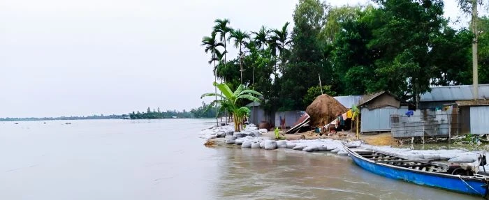 কুড়িগ্রামে বিপৎসীমার অতি কাছে তিস্তা নদীর পানি